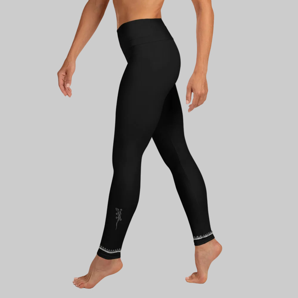 Exclusive high-waisted leggings in black with elegant Moroccan motifs, and tribal tattoos