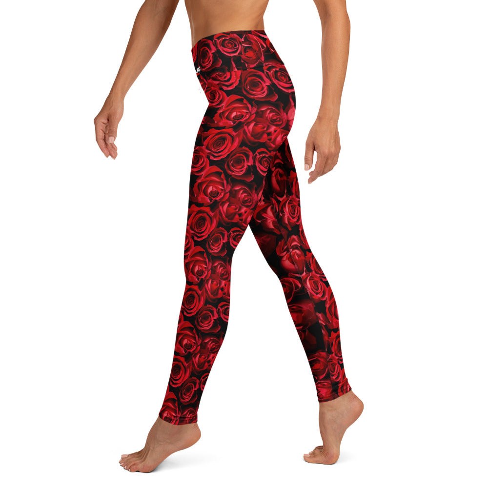 Fashionable high-waisted leggings with a striking red rose camouflage print.A 2025 activewear trend